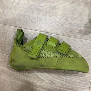 Women’s Climbing Shoe in Green (takehold brand)